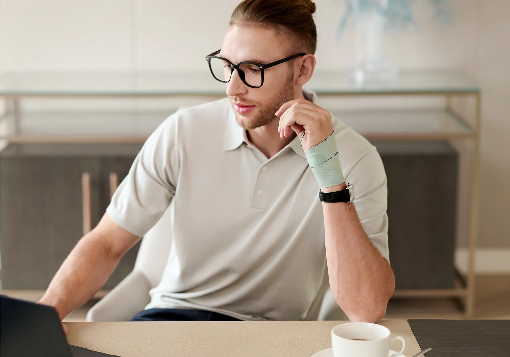 Wrist Pain From Gaming but Still Want to Play? Here's How to Protect Your Hands